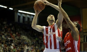 POŠTOVANJE: Zbog čega je Simonović aplaudirao pri predstavljanju košarkaša Panatinaikosa? (VIDEO)