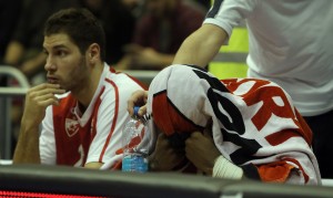 FOTOGALERIJA: Pojedinci nisu ni mogli da gledaju ubedljiv poraz Zvezde (FOTO)