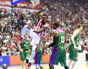 PRVI TEMPO: Cirbes u stilu Nikole Grbića za monstruozno zakucavanje Milera (VIDEO)