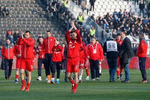 FOTO-UBOD: Ona uz Partizan, on uz nju i Zvezdu (FOTOGALERIJA)
