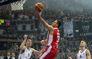 USTALJENA PROZIVKA: Evo šta su pevali Grobari ljutim rivalima (VIDEO)