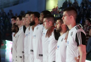 PAKLENI VOZAČI: Košarkaši Partizana u novoj ulozi (FOTO)