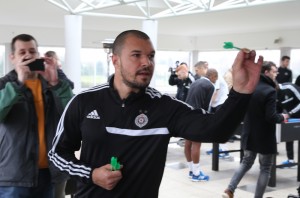 FOTOGALERIJA: Nema sumnje da bi Partizan bio šampion u bilijaru i pikadu! (FOTO)