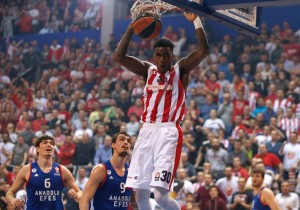 NEVEROVATNI AMERIKANAC: Samo Miler može da ovako pogodi uz faul (VIDEO)