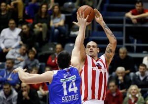 FRIŽIDER DA BACI PROŠAO BI KROZ OBRUČ: Cirbes pogodio trojku uz zvuk sirene (VIDEO)