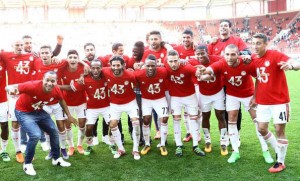 CRVENO-BELI SLAVE I U NEDELJU: Olimpijakos sačuvao titulu prvaka Grčke (VIDEO)