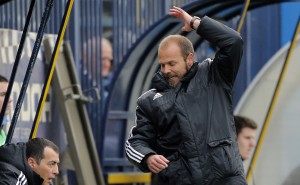 PUČE KONTRA: Radnik kaznio opuštanje Partizanove odbrane (VIDEO)