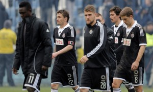 FOTOGALERIJA: Neverica na licima igrača Partizana, dok je Uprava ‘mirno’ trpela uvrede