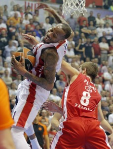 KINSI NASTAVIO KAO PROTIV GRKA: Amerikanac uz faul pogodio trojku preko tri igrača u poslednjoj sekundi (VIDEO)