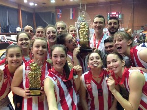 CRVENO-BELI KUP: Košarkašice Zvezde podigle pehar