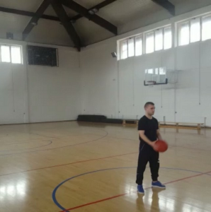 SVAKA ČAST: Fudbaler Spartaka pogodio trojku o kojoj mnogi košarkaši sanjaju (VIDEO)