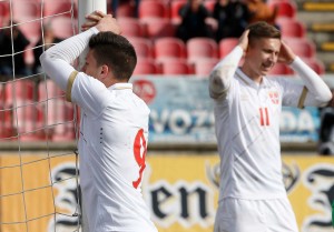 LOŠ DAN OMLADINACA: Jovićev promašaj sa tri metra, Šaponjićevo ‘čašćavanje’ sudije nakon isključenja… (VIDEO)