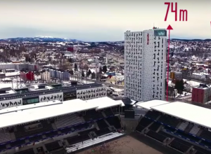 POTPUNO LUDO: Centaršut sa vrha zgrade visoke 74 metra i volej pravo u mrežu (VIDEO)