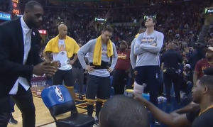 NE STOJI MU LOŠE: Kada Lebron obavlja trenerski posao to izgleda ovako (VIDEO)