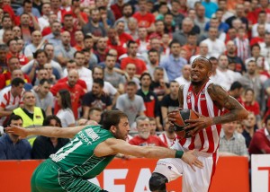 MUŠTULUK: Kinsi grlio neznance po ulici (FOTO)