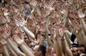 HAOS U ZAGREBU: Delije stavile na muku hrvatsku policiju, potera traje (FOTO)