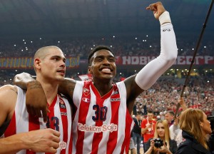 UME DA IZABERE: Cirbes pošteno izljubio plavušu u Malagi (VIDEO)