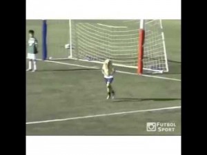 SMEŠNO, TUŽNO I NEODOLJIVO U ISTO VREME: Kad klinci pokušaju da poštuju fer plej (VIDEO)