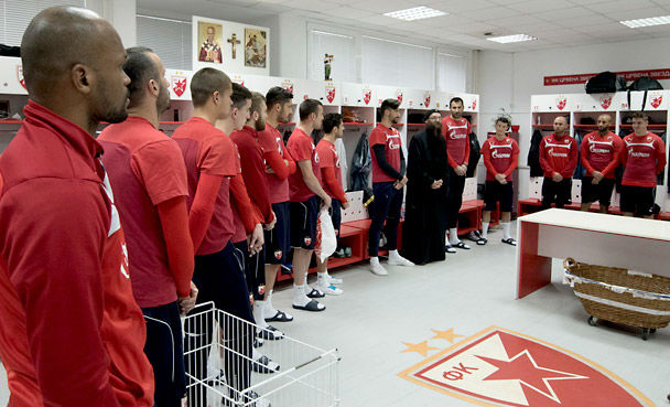 CRVENA ZVEZDA: Podignimo stupove!