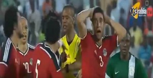 NEVEROVATNO: Kad igrač krene sam prema golu, a sudija odsvira kraj (VIDEO)