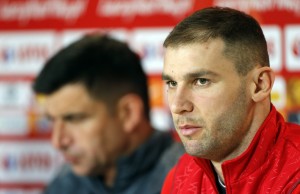 SA DVA METRA: Branislav Ivanović ušao u konkurenciju za promašaj godine (VIDEO)