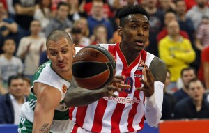 MILEROVA AKROBACIJA: Sjajan koš Zvezdinog Amerikanca u ključnom trenutku (VIDEO)