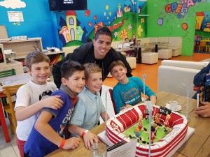 DANAS NAM JE DIVAN DAN: Luis Ibanjez ulepšao rođendan malom Zvezdašu (FOTO) (VIDEO)