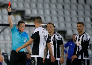 PREOŠTRA ILI PREBLAGA KAZNA? Defanzivac Partizana sankcionisan za brutalan start (VIDEO)