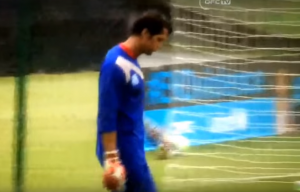 KAKO LI MU JE USPELO? Iz mrtvog ugla pravo u svoju mrežu! (VIDEO)