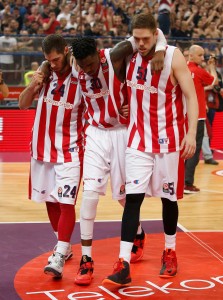 POTPUNO NEVEROVATNO: Kvinsi Miler nije doživeo povredu tokom utakmice, već… (FOTO)