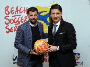 NOVI POSAO: Pantelić i Kežman u fudbalu na pesku (FOTOGALERIJA)