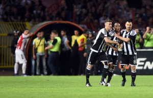 PUKLA BRUKA: Da li je to košarkaš Partizana oduševljen Delijama i navija za Zvezdu?! (VIDEO)