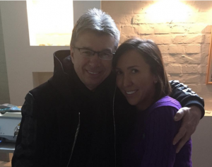 SESTRINIM KORACIMA: Ode Jelena u pevače (VIDEO)