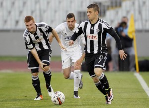 BRUTALAN START MILENKOVIĆA ZA CRVENI: Bojić izbegao prelom noge! (VIDEO)