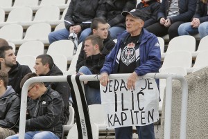 MAJSTORIJA KAPITENA: Saša Ilić ‘poslao rivala po burek’, a onda šmekerski prebacio golmana (VIDEO)