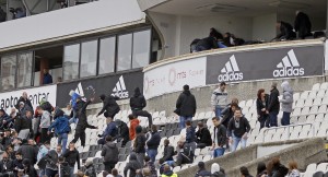 NISU SAMO JAJA: Grobari za upravu spremili i g***ve motke (FOTOGALERIJA)