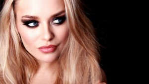 USKORO U PREMIJER LIGI: Nekada top model, a sada fudbalski sudija (FOTO)