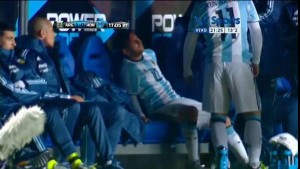 BRUTALAN START: Povredio se Lionel Mesi, i to ozbiljno (VIDEO)