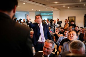 SVE OSIM LEPOG PONAŠANJA: Evo kako su se verbalno sukobili Vazura i Đurić, a Savo nasrnuo na člana uprave (VIDEO)