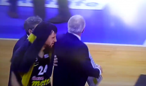 OBRADOVIĆ KAO VUJOŠEVIĆ: Žoc povukao ekipu sa terena u derbiju Istanbula! (VIDEO)