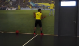 KAO SA DETETOM: Poznati ‘fristajler’ obrukao Obamejanga čak tri puta u roku od minuta! (VIDEO)