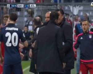 SKANDAL: Simeone udario sekretara koji je zakasnio sa izmenom (VIDEO)
