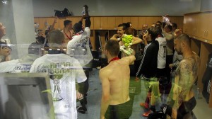 VOLIM CRNO-BELE: Pogledajte kako je ova pesma grmela svlačionicom Partizana (VIDEO)