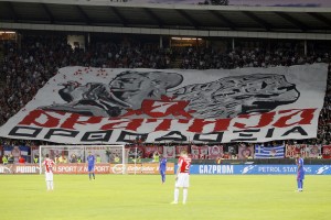 BARSELONA JE CELA, CRVENO-BELA: Navijači Olimpijakosa skandirali „Zvezda šampion“ pred meč Lige šampiona!