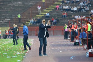 DŽENTLMEN: A od Grofa cveće za lepu voditeljku (VIDEO)