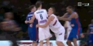 SHVATIO GREŠKU: Ažinsa se javno izvinio zbog nasrtaja na Jokića (FOTO)