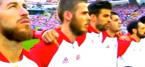 SKANDAL ZA VREME HIMNE: Pike pokazao srednji prst! (VIDEO)