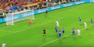 PRŠTI OD GREŠAKA: Prestrogo dosuđen penal i „uplivavanje“ hrvatskog golmana (VIDEO)