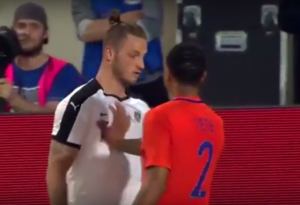 ZAR I U PRIJATELJSKOJ: Marko Arnautović pljunuo protivnika u lice, preti mu suspenzija?! (VIDEO)