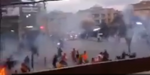 RUSI RIZIKUJU DISKVALIFIKACIJU: Skandal na tribinama i nova tuča protiv Slovaka, i to bakljama! (VIDEO)